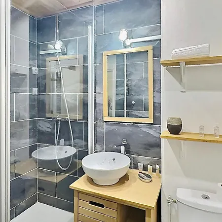 Apartment Skis Aux Pieds Pour 4, Proche Commerces Et Balcon Sud A - Fr-1-411-440 Tignes